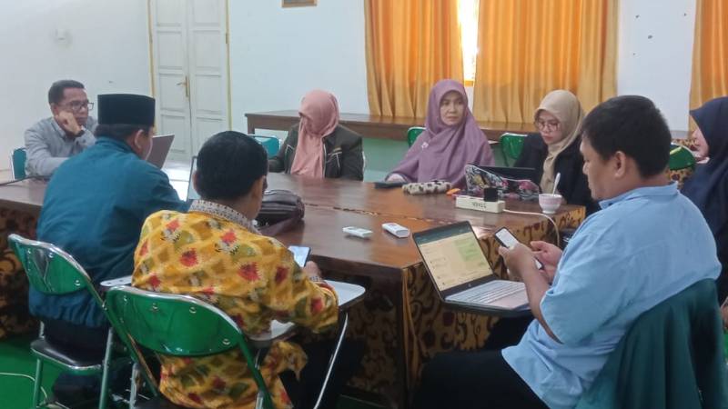 Pimpin Rapat PMB 2026, Rektor IDAQU Payakumbuh Instruksikan Penguatan Promosi di Media Sosial