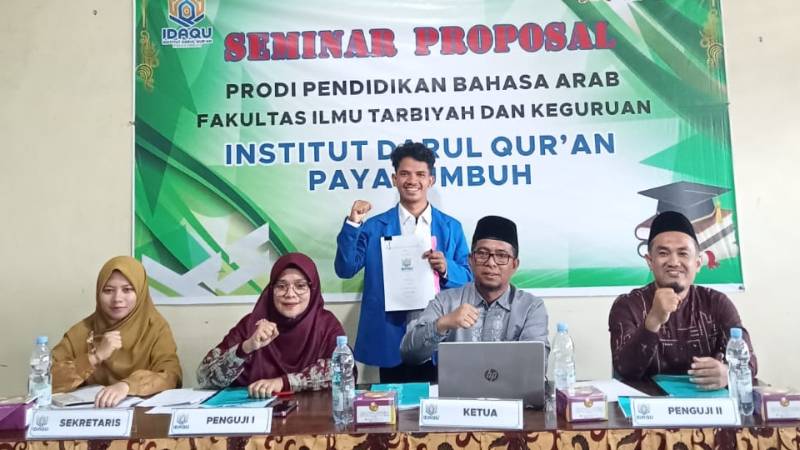 Rektor IDAQU Payakumbuh Turun Langsung Jadi Ketua Penguji Seminar Proposal Mahasiswa PBA